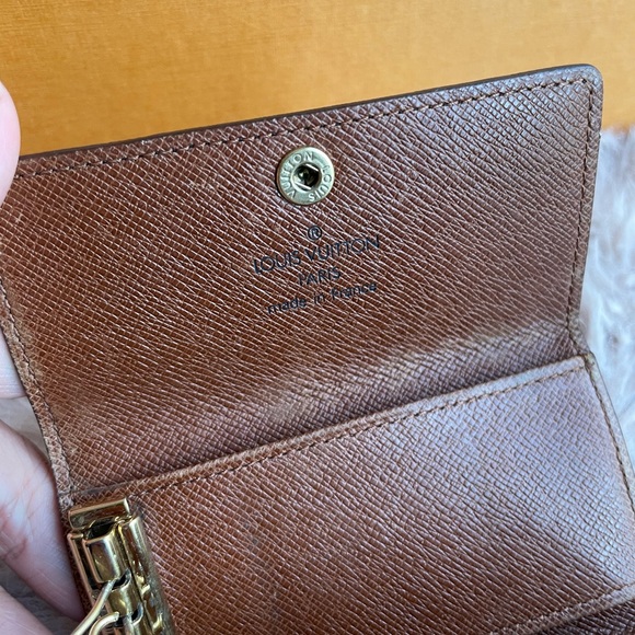 Authentic Louis Vuitton 4 Key Holder - Picture 5 of 13